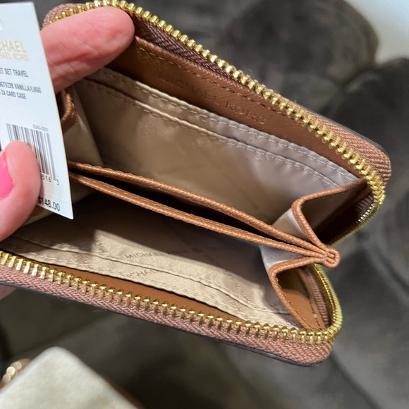 EUC MATCHING MK JET SET WONT SEPARATE - Picture 12 of 16